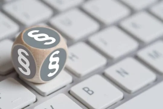 Umowa sprzedaży strony internetowej – o czym należy pamiętać